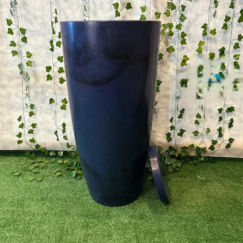 Vaso Decorativo Grande Cone em Polietileno Azul