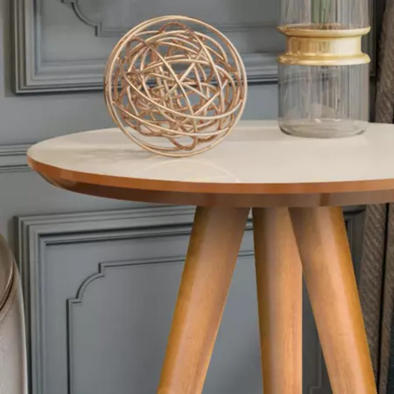 Kit Mesa Apoio e Lateral de Sofá, Este kit inclui duas mesas laterais e um apoio Classic, confeccionados em MDF de alta qualidade com design elegante de pés palito. Com alturas de 47 cm e 62 cm, oferecem versatilidade para diferentes ambientes, combinando funcionalidade e estilo. Ideais para complementar sua decoração, proporcionam superfícies práticas para objetos, livros ou bebidas, valorizando o espaço com um toque contemporâneo e sofisticado.

Medidas do Produto Montad