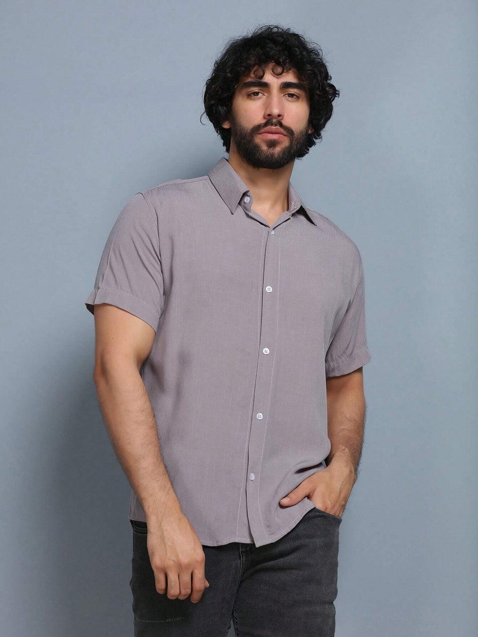 Camisa Masculina Lisa Manga Curta Botão em Viscose