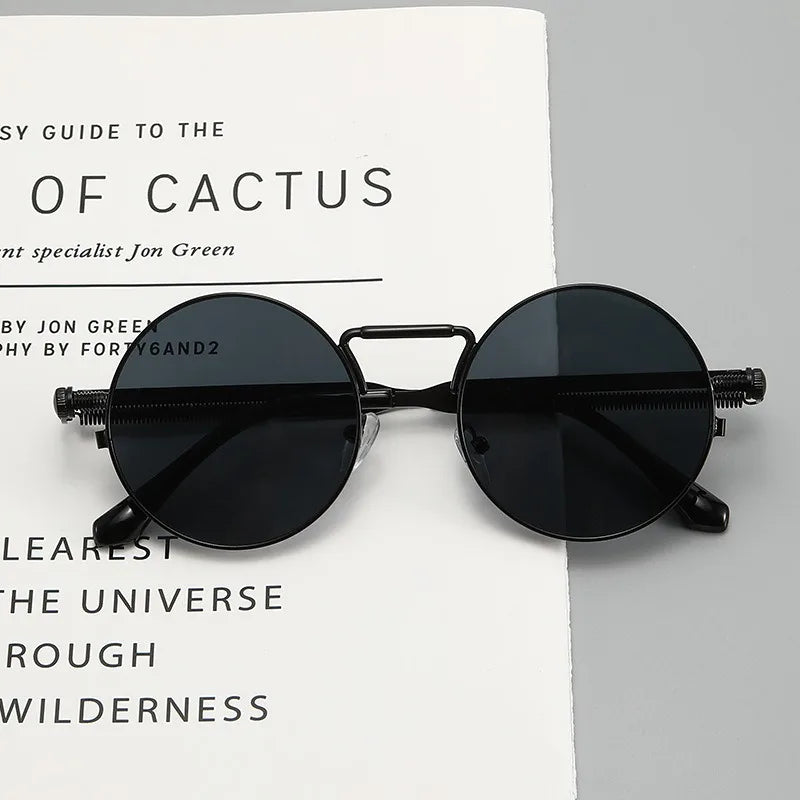 Adote o visual ousado com estes óculos de sol retro estilo punk: armação metálica redonda colorida, lentes acrílicas com proteção UV400 — perfeito para mulheres que querem estilo e proteção ao ar livre
