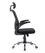 Cadeira de Escritório Ergonômica, oferece suporte lombar ajustável e regulagem de altura para garantir conforto personalizado durante longas horas de uso. Seu assento giratório e estofado em Mesh proporcionam ventilação e mobilidade, ideal para gamers e profissionais que buscam desempenho aliado à saúde postural. O design preto moderno combina funcionalidade e estilo, tornando-a uma escolha eficiente para ambientes de trabalho e jogos.