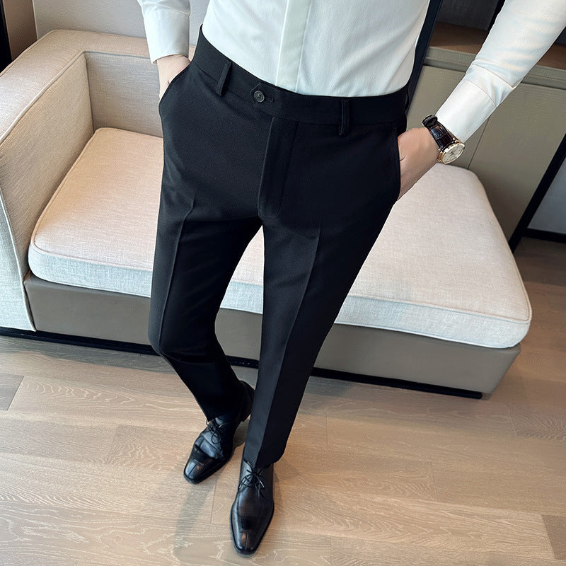 Calça social masculina slim fit preta com tecido tecnológico, modelagem ajustada e acabamento impecável, ideal para ocasiões formais