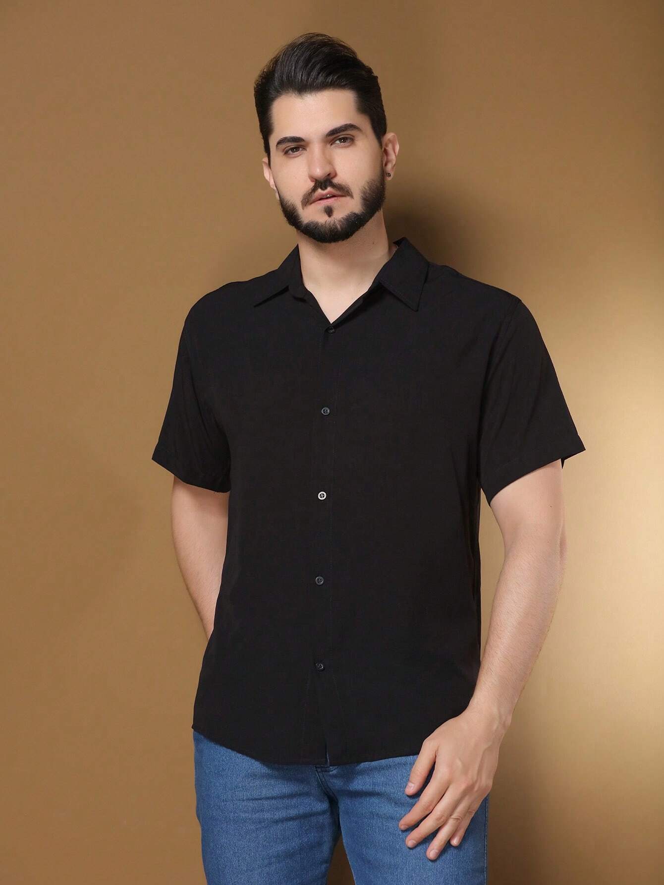 Camisa Masculina Lisa Manga Curta Botão em Viscose