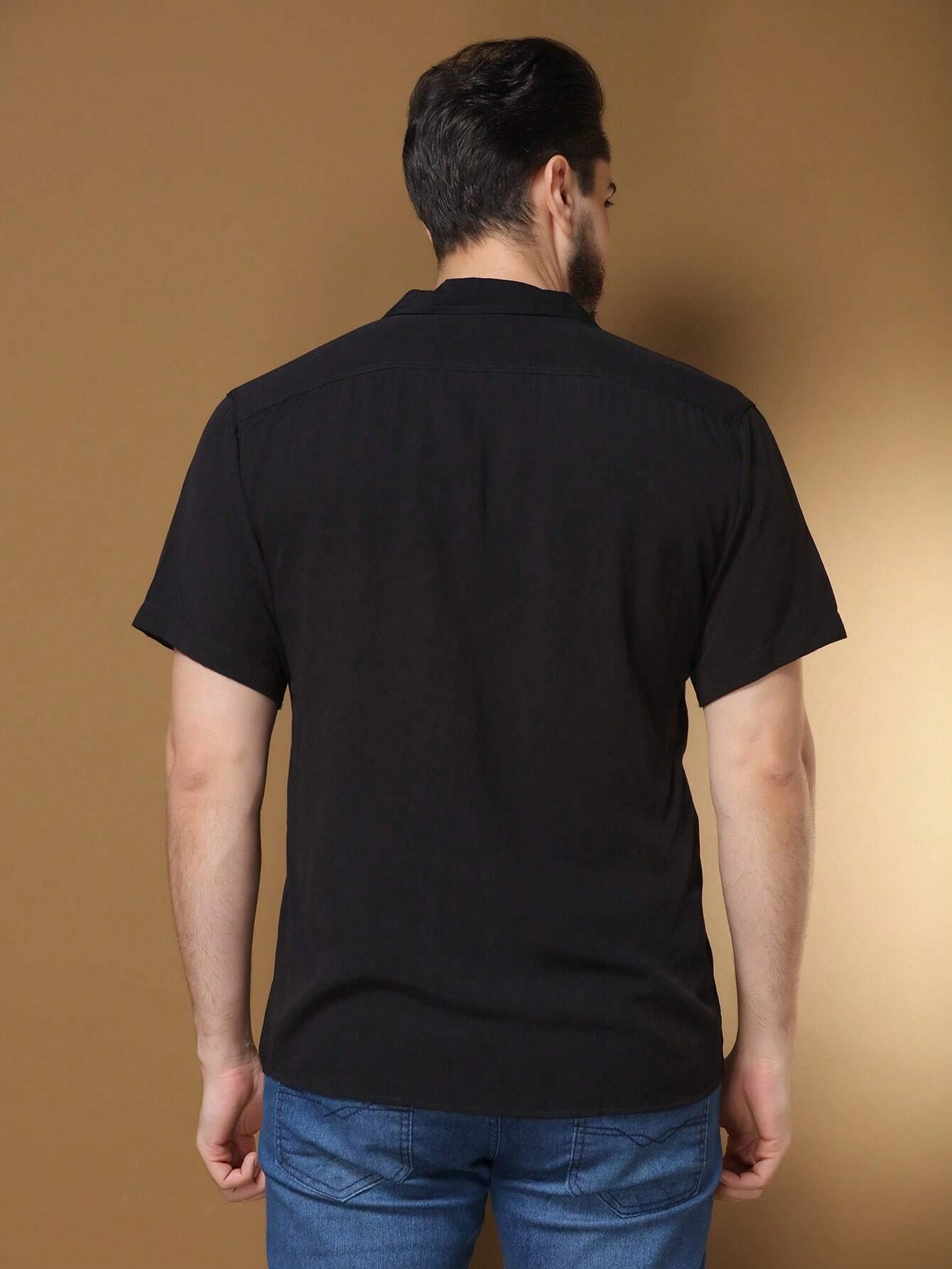 Camisa Masculina Lisa Manga Curta Botão em Viscose