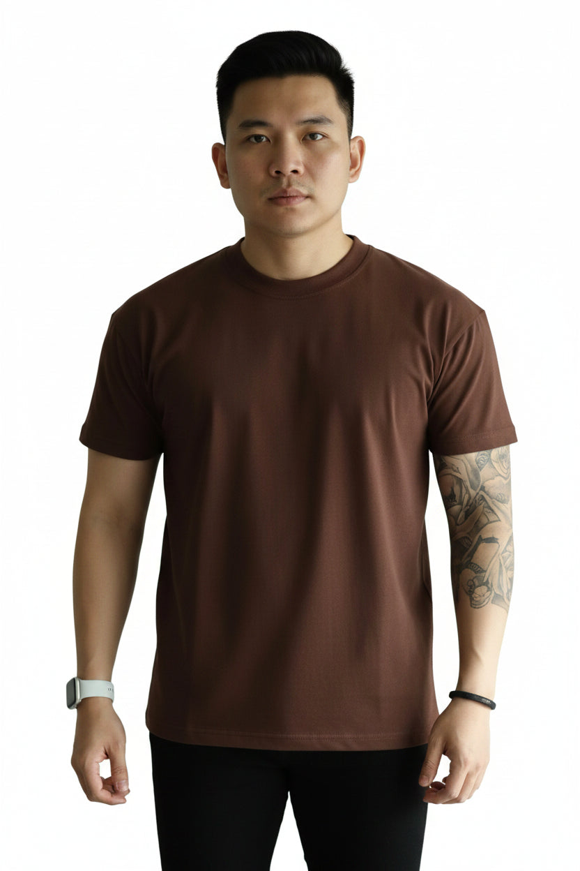 Camiseta masculina lisa 100% algodão premium, manga curta, gola redonda e caimento confortável. Ideal para looks casuais, trabalho, academia e dia a dia com muito estilo.