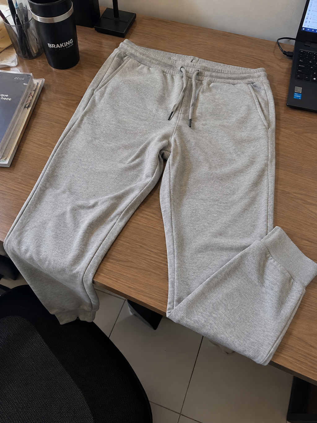 Calça Masculina Moletom Slim com Bolso e Cordão