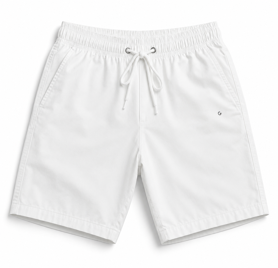 Compre a Bermuda Masculina Branca Casual Premium. Tecido leve, cós elástico com cordão ajustável, bolsos laterais e caimento moderno. Ideal para verão, passeios, praia e dia a dia. Entrega rápida.
