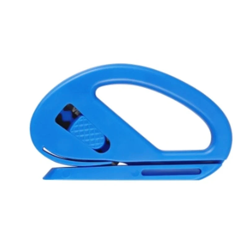 Cortador de Papel Prático, oferece precisão e facilidade no corte de diversos tipos de papel. Seu design ergonômico garante conforto durante o uso, enquanto a lâmina afiada proporciona cortes limpos e uniformes. Ideal para escritórios, escolas e trabalhos manuais, este cortador aumenta a eficiência e a qualidade do seu trabalho.