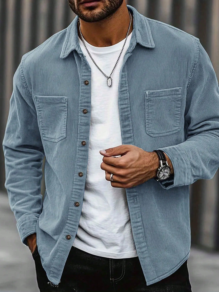 Jaqueta casual masculina de veludo leve em poliéster com manga longa, gola de camisa, botões frontais e bolsos funcionais. Ideal para looks modernos, confortáveis e elegantes no dia a dia. Modelos similares