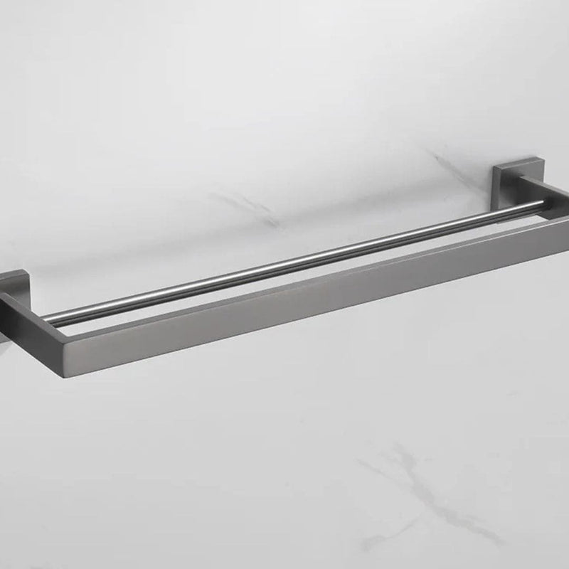 Kit Acessórios Para Banheiro 5 Peças Inox Grafite Escovado, reúne cinco peças essenciais com acabamento sofisticado e durável. Projetado para oferecer resistência à corrosão e facilidade de limpeza, combina funcionalidade e estilo moderno, valorizando qualquer ambiente. Ideal para quem busca qualidade profissional e design contemporâneo em cada detalhe do banheiro.