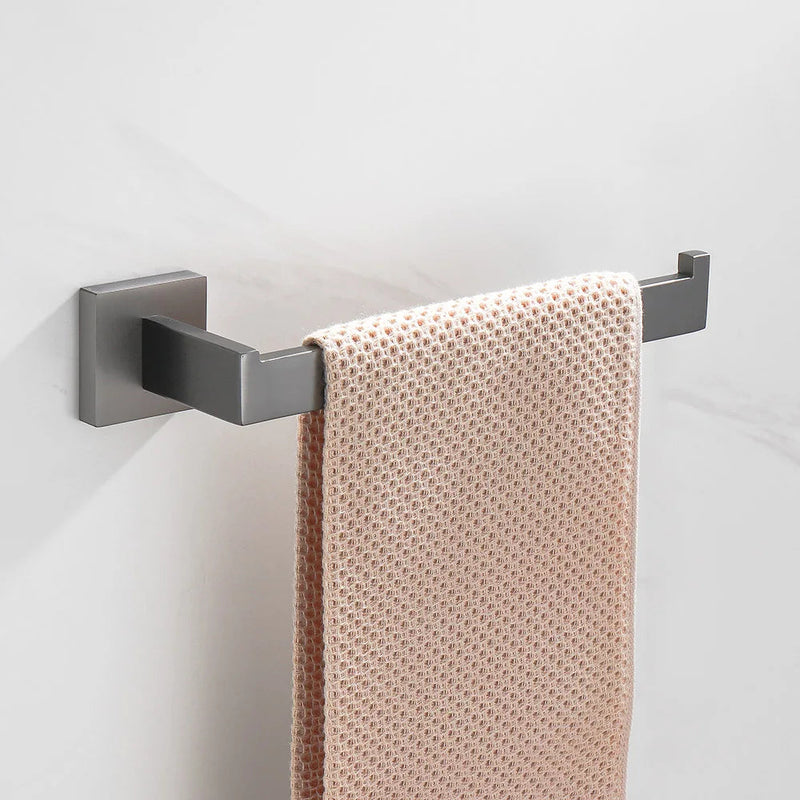 Kit Acessórios Para Banheiro 5 Peças Inox Grafite Escovado, reúne cinco peças essenciais com acabamento sofisticado e durável. Projetado para oferecer resistência à corrosão e facilidade de limpeza, combina funcionalidade e estilo moderno, valorizando qualquer ambiente. Ideal para quem busca qualidade profissional e design contemporâneo em cada detalhe do banheiro.