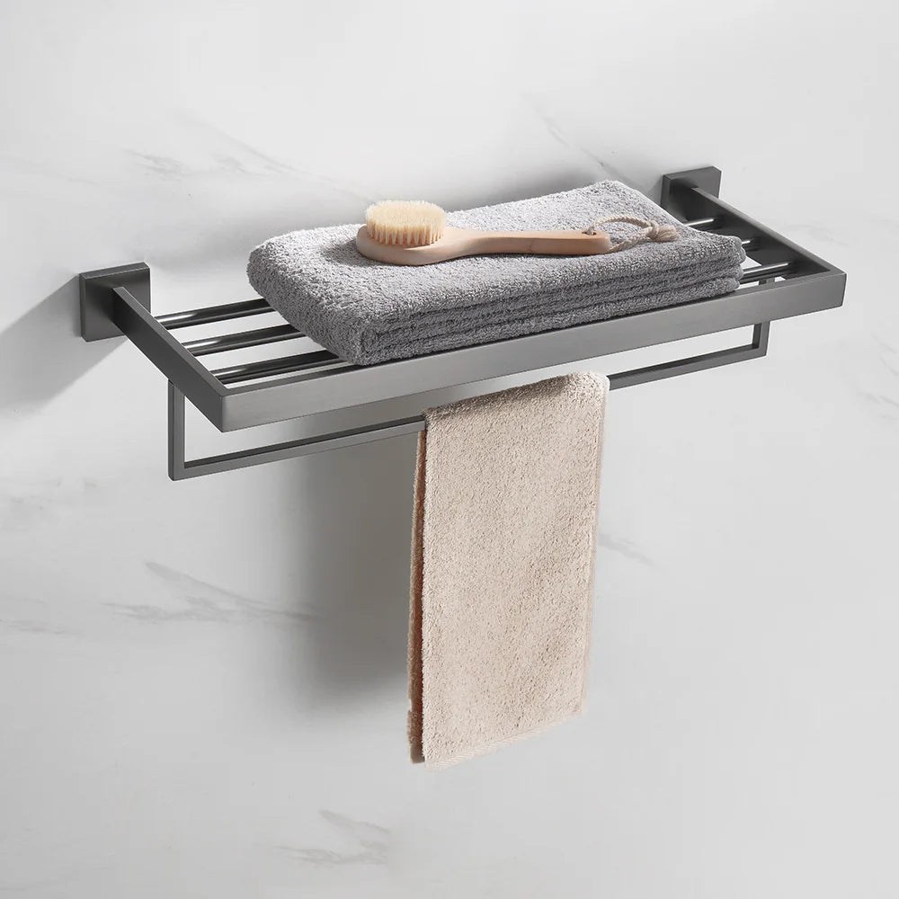 Kit Acessórios Para Banheiro 5 Peças Inox Grafite Escovado, reúne cinco peças essenciais com acabamento sofisticado e durável. Projetado para oferecer resistência à corrosão e facilidade de limpeza, combina funcionalidade e estilo moderno, valorizando qualquer ambiente. Ideal para quem busca qualidade profissional e design contemporâneo em cada detalhe do banheiro.