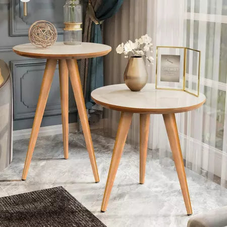 Kit Mesa Apoio e Lateral de Sofá, Este kit inclui duas mesas laterais e um apoio Classic, confeccionados em MDF de alta qualidade com design elegante de pés palito. Com alturas de 47 cm e 62 cm, oferecem versatilidade para diferentes ambientes, combinando funcionalidade e estilo. Ideais para complementar sua decoração, proporcionam superfícies práticas para objetos, livros ou bebidas, valorizando o espaço com um toque contemporâneo e sofisticado.

Medidas do Produto Montad