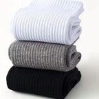 Kit unissex de 3/6/12 meias longas em algodão — opções em preto ou branco para conforto e estilo. Enviado de SP. Escolha já o seu! Meias longas unissex em algodão — conforto duradouro, costuras reforçadas, kits com 3/6/12 pares em preto ou branco. Garanta já o seu!
