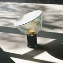 Luminária de mesa estilo radar nórdico-italiano com base em vidro e ferro, acabamento cromado polido. Design Art Deco, compatível com lâmpadas E27 (não inclusas), controle por botão embutido, ideal para ambientes de 10 a 15 m². Certificações UL, SAA, RoHS, FCC, CQC, CE, CCC.