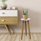 Mesa Redonda Canto Pé Palito, combina design clássico com funcionalidade, ideal para otimizar espaços em ambientes compactos. Seu formato arredondado facilita a circulação, enquanto os pés palito conferem leveza visual e estabilidade. Perfeita para áreas de canto, oferece praticidade sem abrir mão da elegância, tornando-se uma escolha inteligente para quem busca estilo e eficiência em móveis.