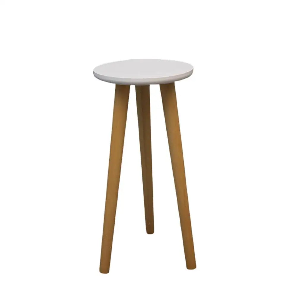 Mesa Redonda Canto Pé Palito, combina design clássico com funcionalidade, ideal para otimizar espaços em ambientes compactos. Seu formato arredondado facilita a circulação, enquanto os pés palito conferem leveza visual e estabilidade. Perfeita para áreas de canto, oferece praticidade sem abrir mão da elegância, tornando-se uma escolha inteligente para quem busca estilo e eficiência em móveis.