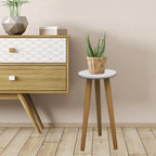 Mesa Redonda Canto Pé Palito, combina design clássico com funcionalidade, ideal para otimizar espaços em ambientes compactos. Seu formato arredondado facilita a circulação, enquanto os pés palito conferem leveza visual e estabilidade. Perfeita para áreas de canto, oferece praticidade sem abrir mão da elegância, tornando-se uma escolha inteligente para quem busca estilo e eficiência em móveis.