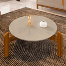 Mesa de Centro Redonda com Pés em Madeira Maciça é a escolha ideal para quem busca durabilidade e estilo em um único móvel. Seu design arredondado proporciona fluidez ao ambiente, enquanto os pés robustos garantem estabilidade e resistência. Perfeita como mesinha de apoio, ela combina funcionalidade e elegância, valorizando sua sala com um toque natural e sofisticado.