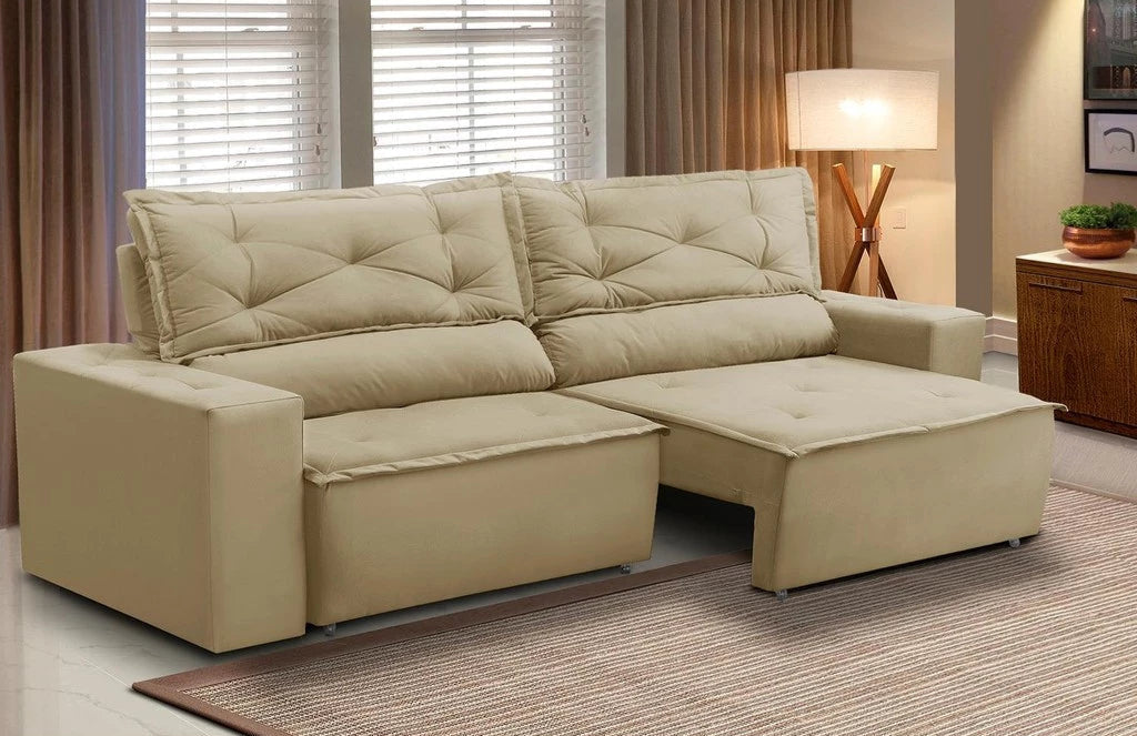 Sofá Livia Suede Bege 3‑lugares com função retrátil e reclinável, estrutura eucalipto, espuma D‑28 e molas