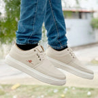 Tênis Masculino Casual em Couro Sintético Polo é a escolha ideal para quem busca conforto, durabilidade e estilo no dia a dia. Com solado de borracha blaqueado, oferece resistência ao desgaste, enquanto a palmilha em EVA proporciona bem-estar em cada passo. Seu design casual e elegante combina perfeitamente com o ambiente de escritório ou ocasiões especiais como Dia do Professor e Dia Internacional dos Trabalhadores. Disponível na cor preta, este sapatênis une o melhor do sapato social e do tênis esportivo,