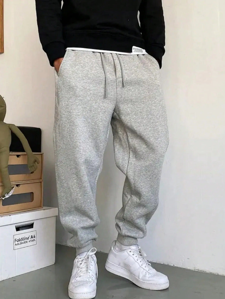 calça jogger masculina, calça moletom masculina, jogger slim masculina, calça academia masculina, calça confortável masculina, calça casual masculina, roupa masculina inverno, jogger masculina, calça com cordão, streetwear masculino
