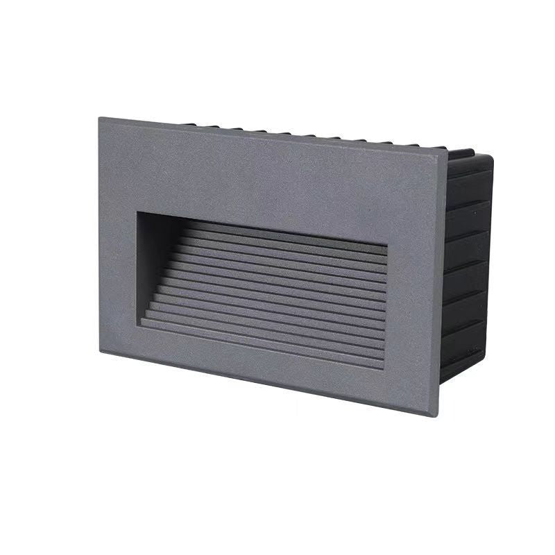 Luz LED embutida IP65 instalada em escada externa iluminada à noite