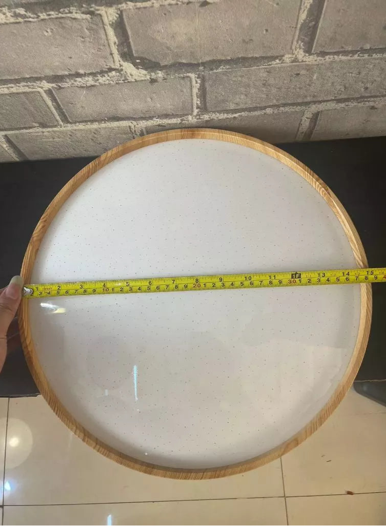 Plafon Spaca Madeila em madeira e alumínio com 3 cores de iluminação